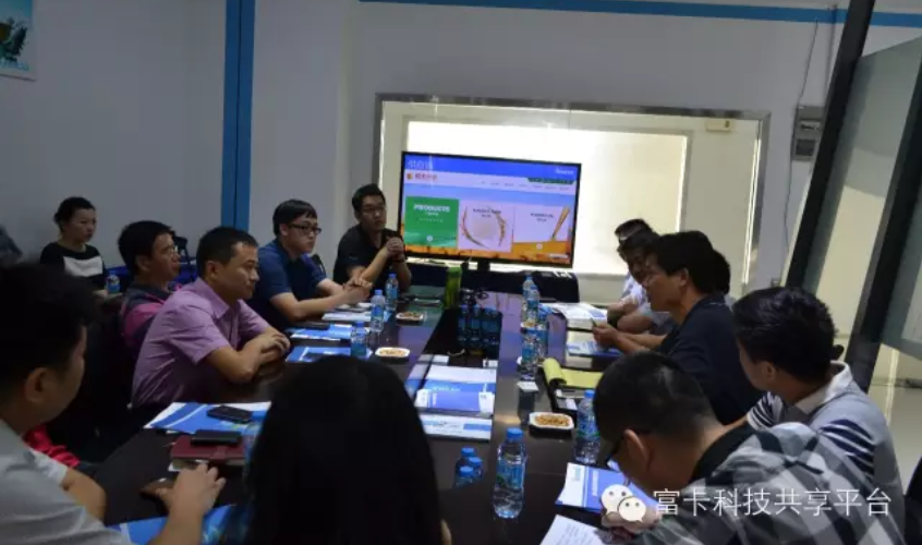 松山湖管委會卓主任、清華大學(xué)專家和各大風(fēng)投代表到富卡總部參觀考察