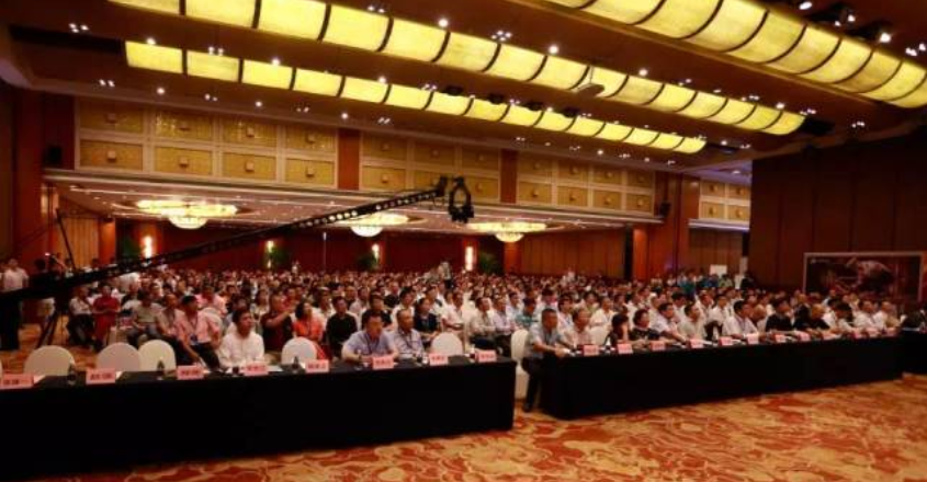 富卡科技攜手 “船長(zhǎng)”史蒂夫?霍夫曼亮相第16屆中國(guó)物業(yè)管理雜志年會(huì)